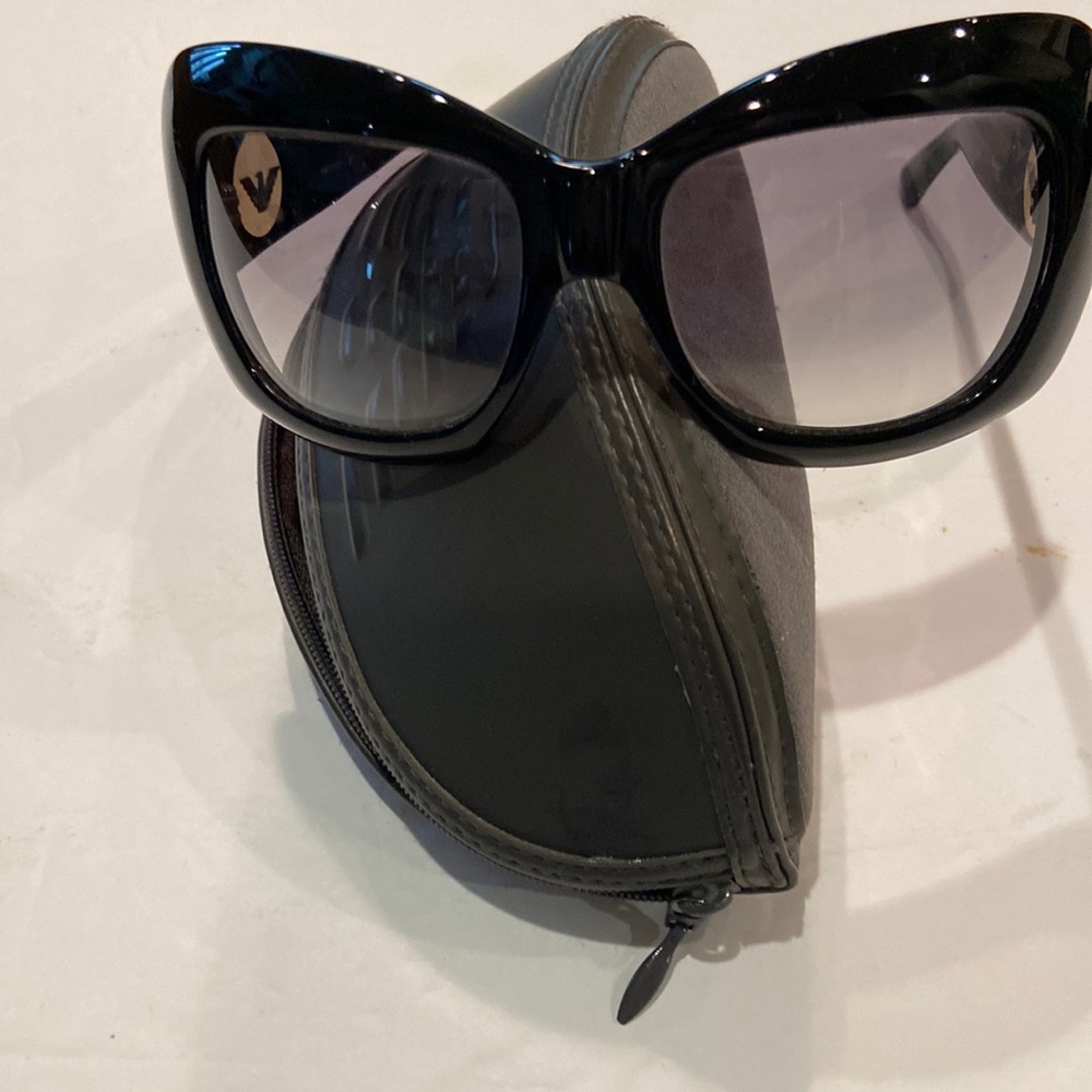 EMPORIO ARMANI  Sunglasses wit Case